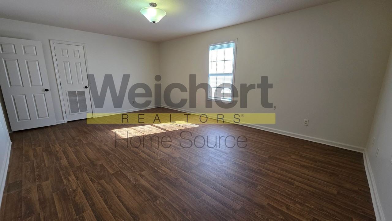 317 S 12th St - Photo 3 of 9