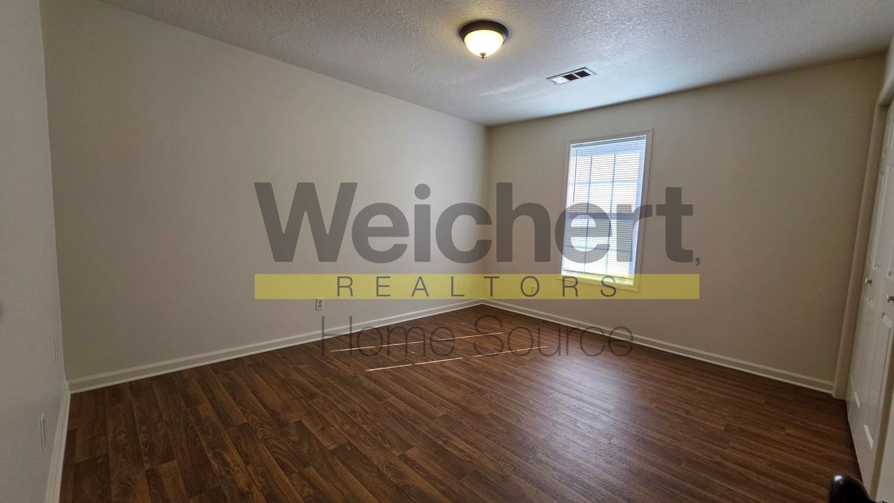 317 S 12th St - Photo 6 of 9