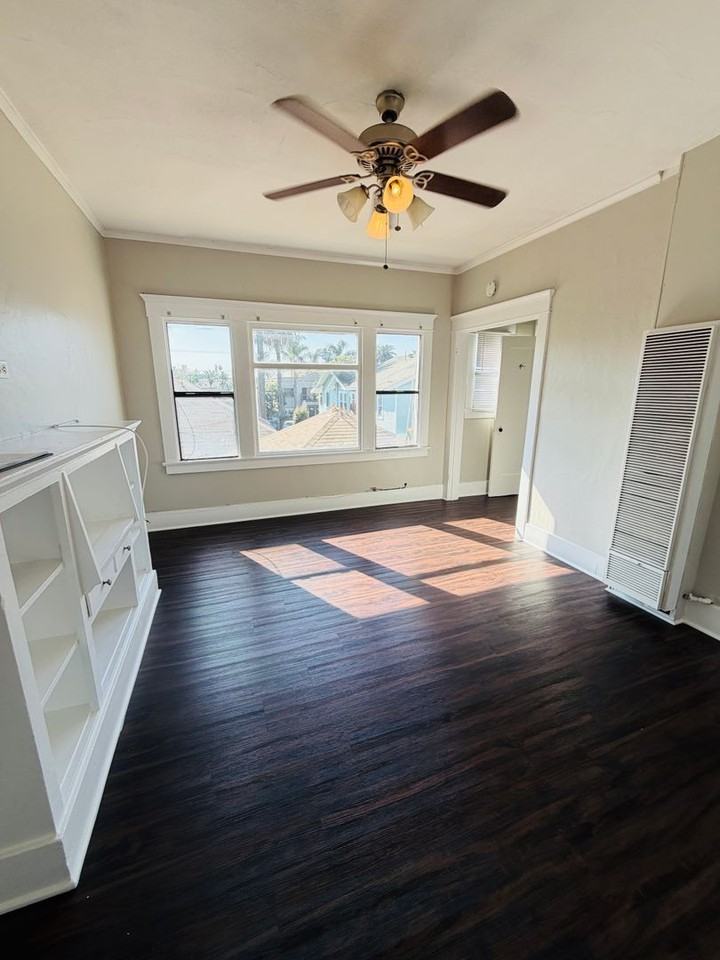 1220 E Broadway - Photo 3 of 9