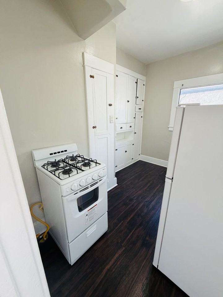 1220 E Broadway - Photo 6 of 9