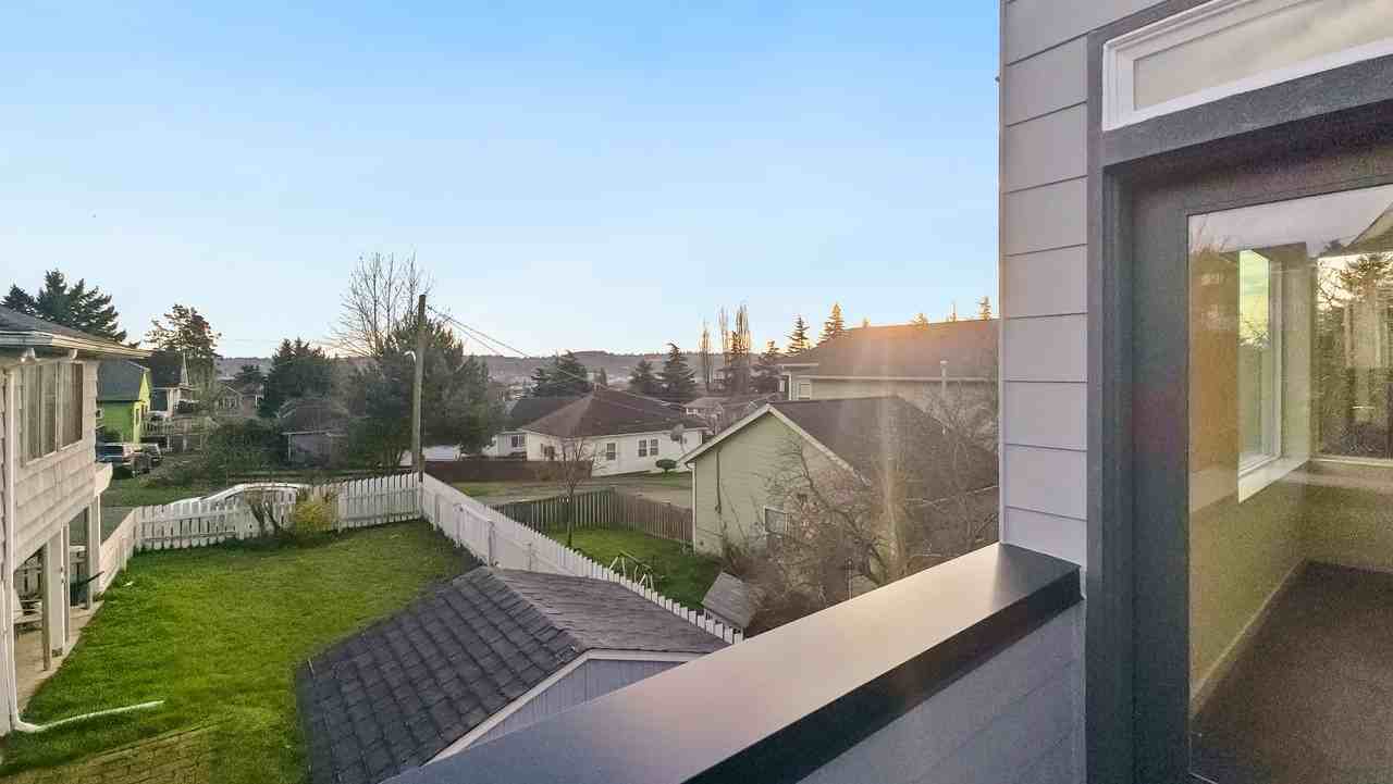 5209 13th Ave S - Photo 3 of 24