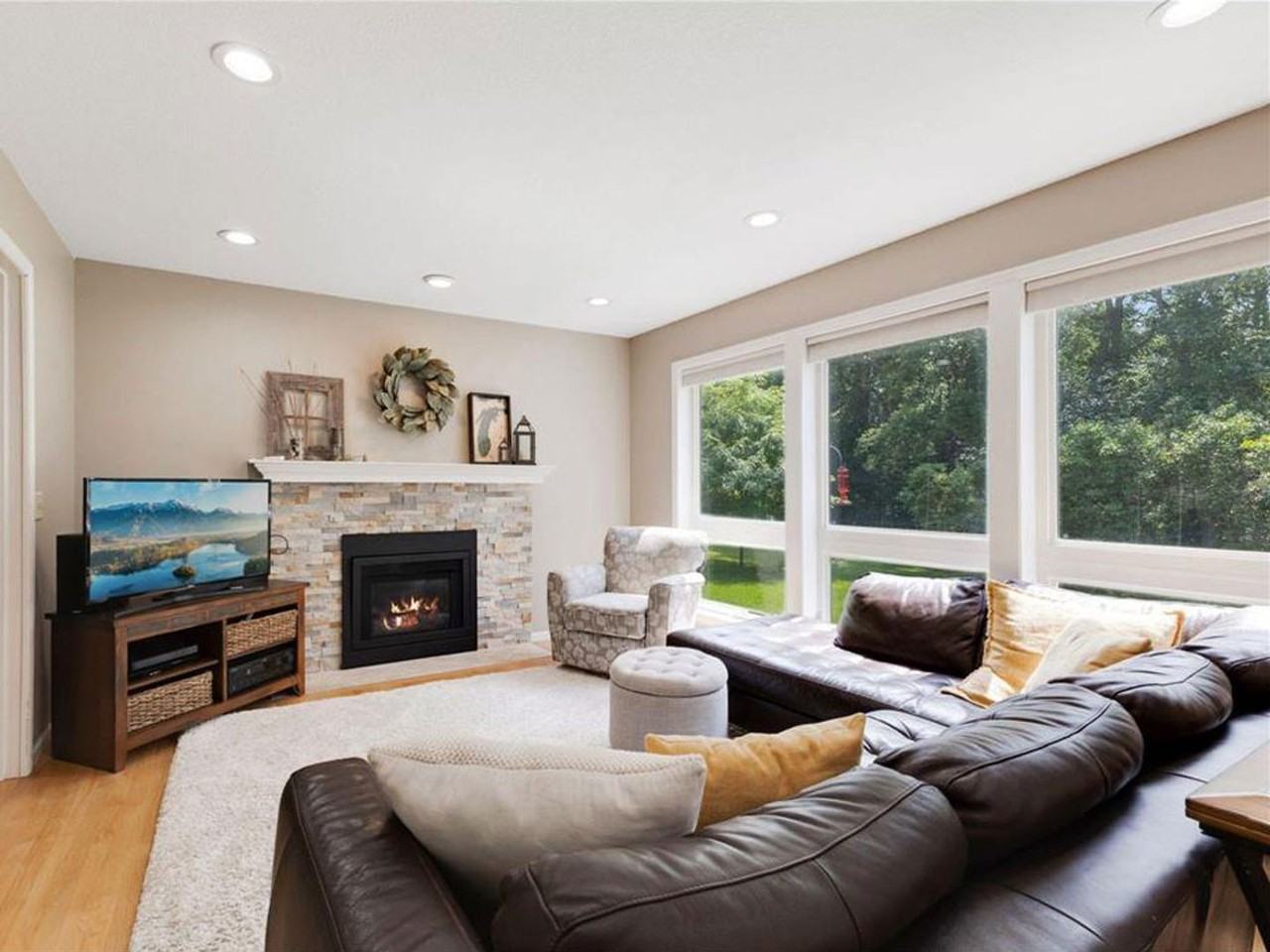 16345 Victoria Curv Se - Photo 3 of 36