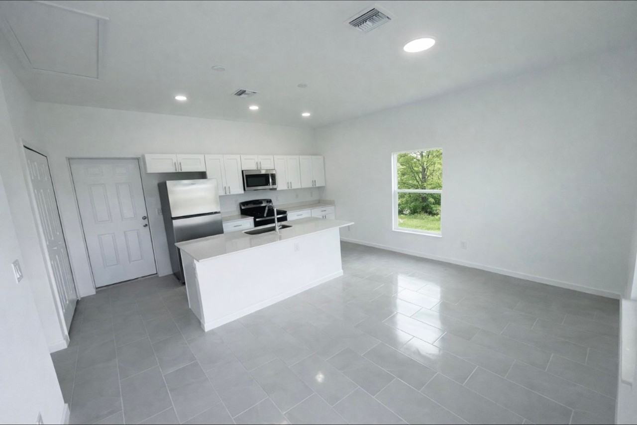 6018 Karen Ave N - Photo 4 of 14