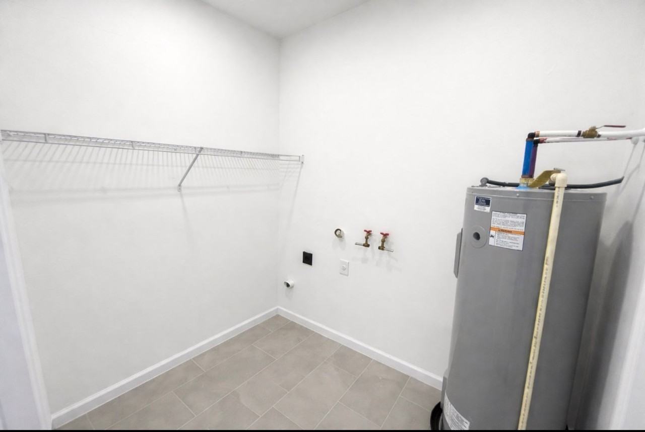 6018 Karen Ave N - Photo 7 of 14