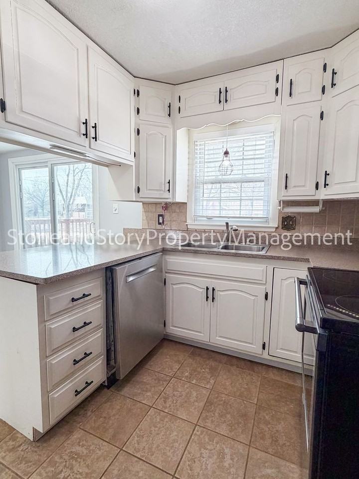 3125 Sw Mulvane St - Photo 5 of 26