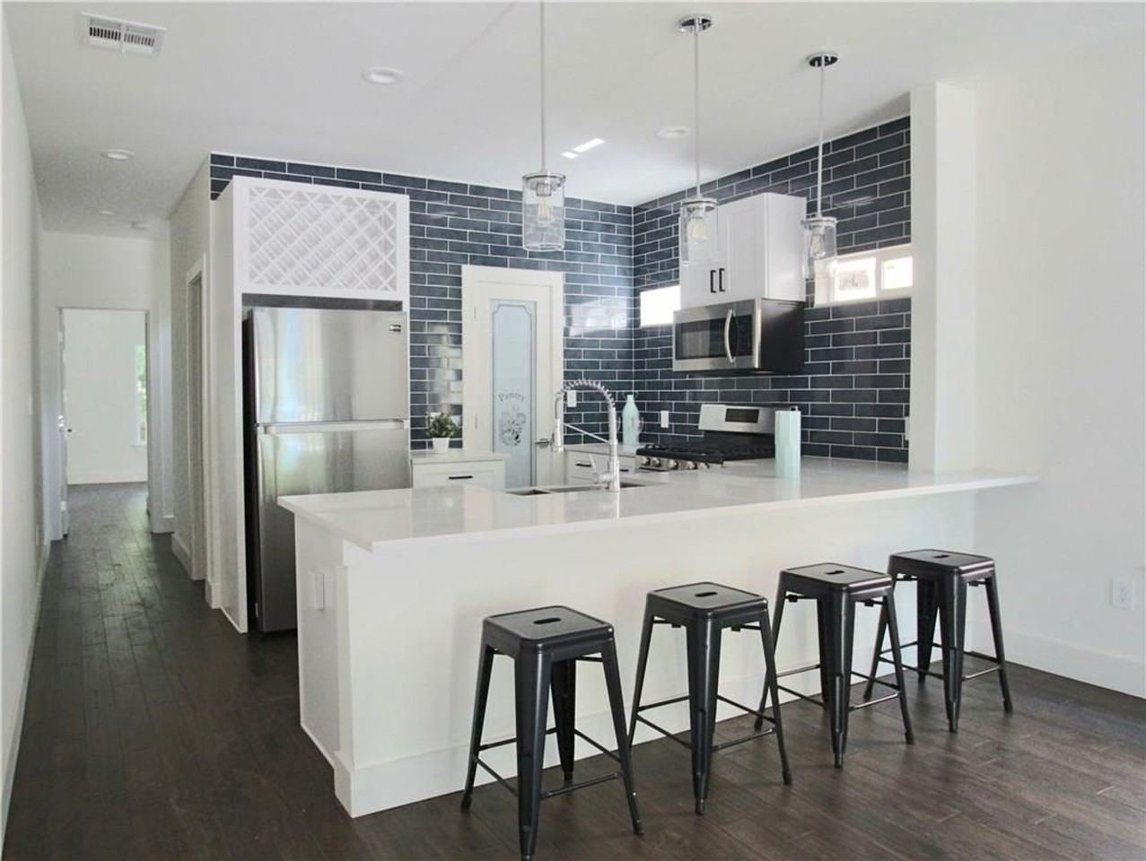 705 Harris Ave #A - Photo 3 of 50