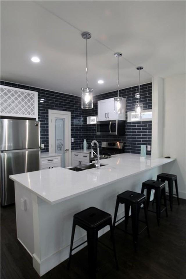 705 Harris Ave #A - Photo 4 of 50