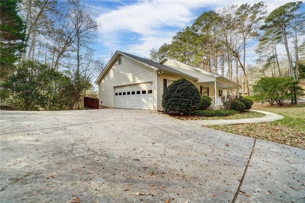 701 Longview Dr - Photo 2 of 32