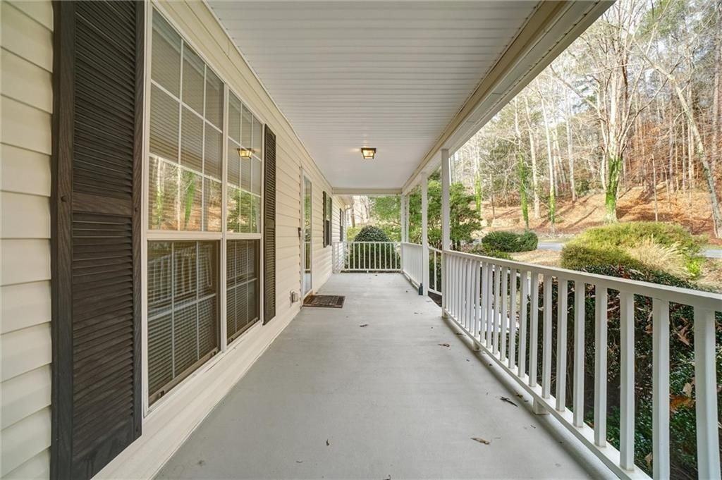 701 Longview Dr - Photo 3 of 32