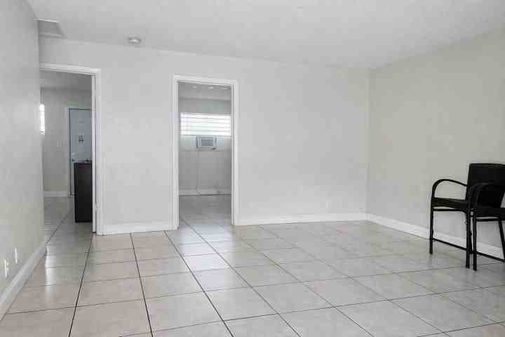 420 Se 22nd St ##2 - Photo 5 of 6