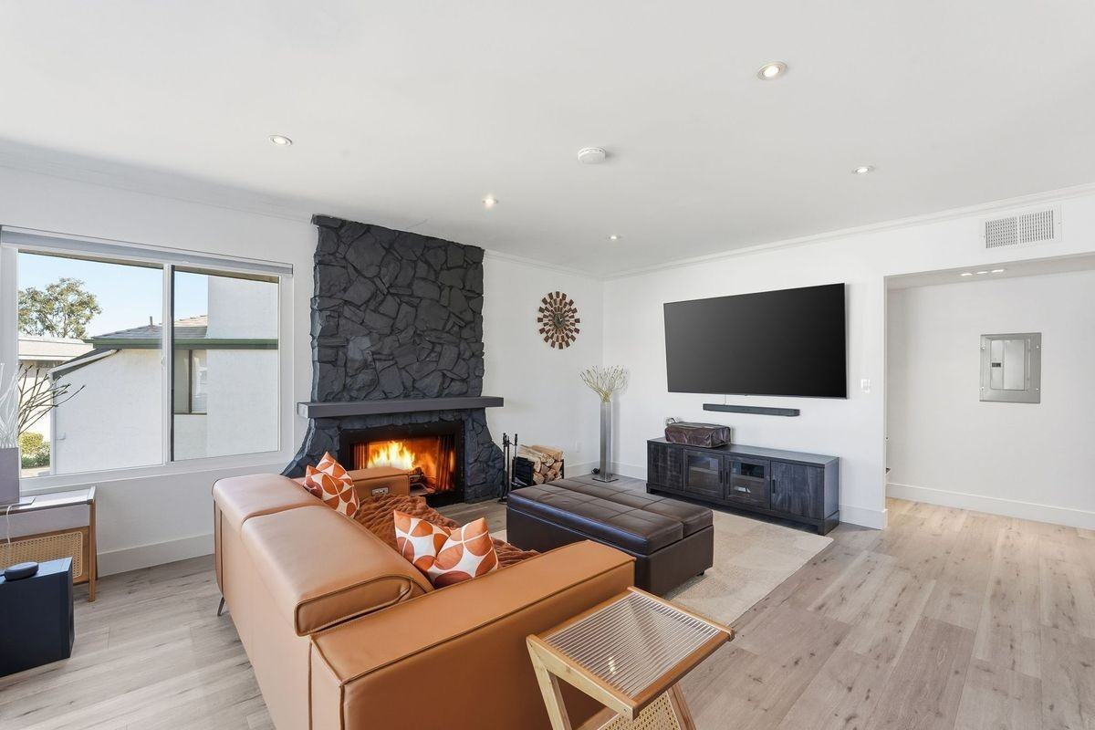 450 W Vermont Ave ##602 - Photo 2 of 23