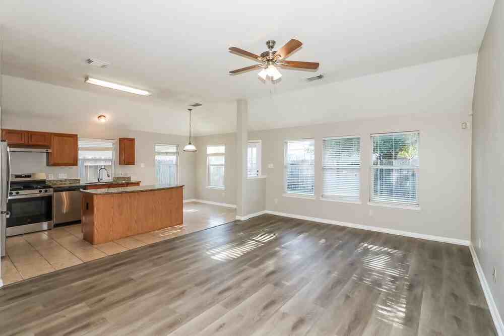 21807 Cascade Hollow Ln - Photo 3 of 16