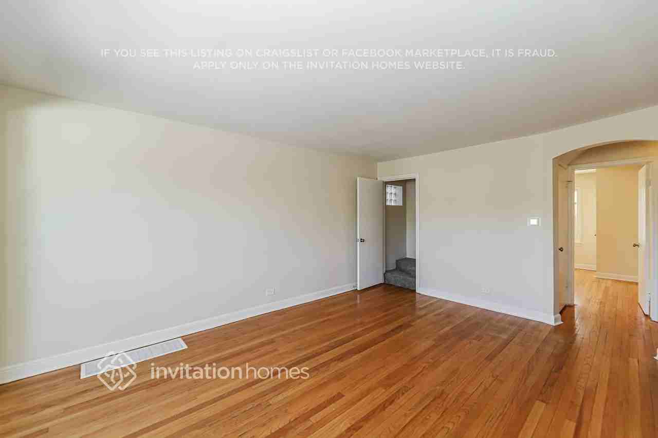 8035 S Richmond St - Photo 5 of 19