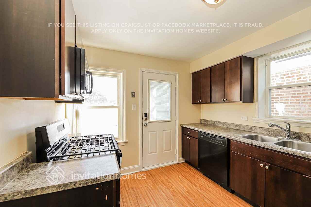 8035 S Richmond St - Photo 7 of 19