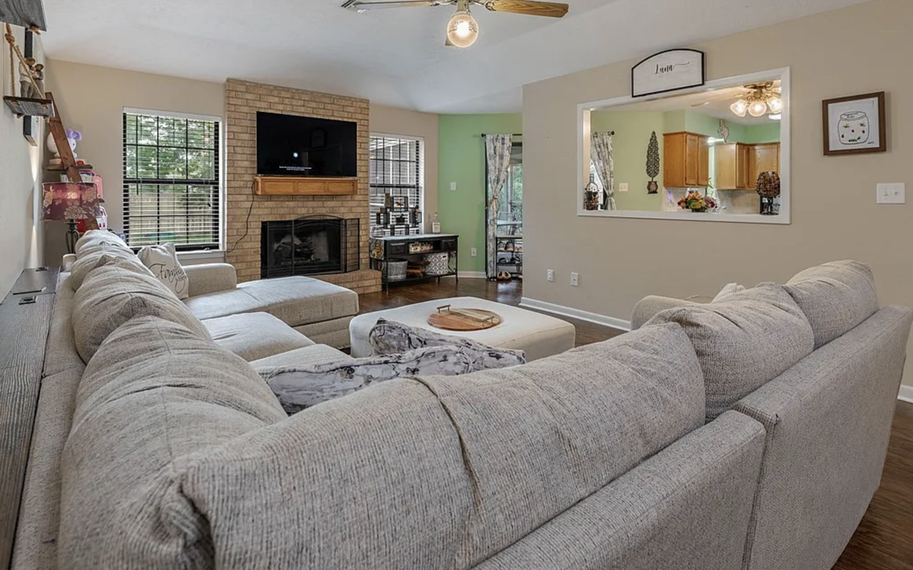 3812 Brockhampton Dr #NA - Photo 2 of 11