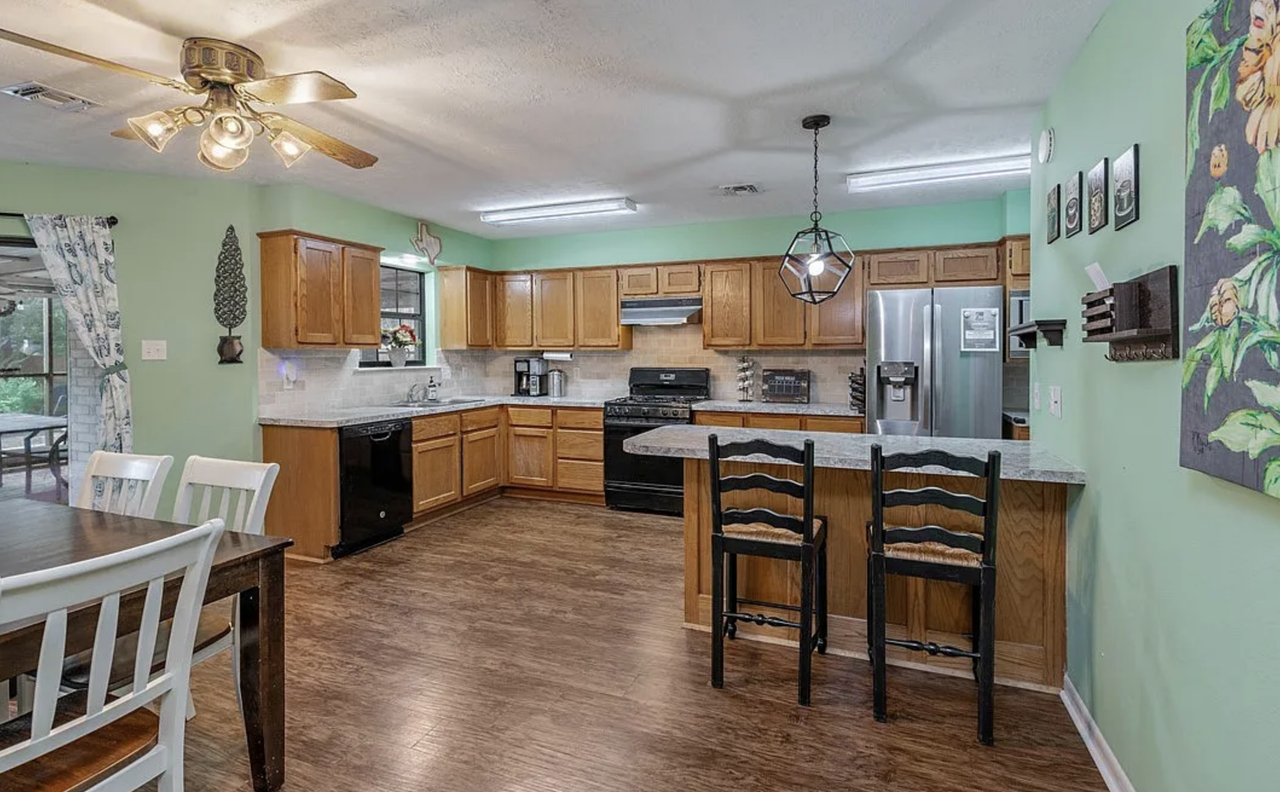 3812 Brockhampton Dr #NA - Photo 3 of 11