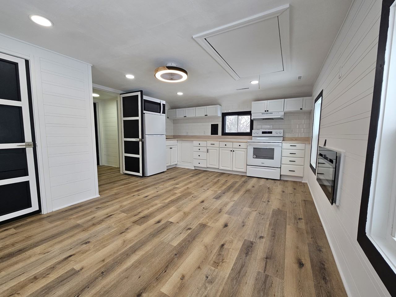 5886 Harrison St #2R3 - Photo 4 of 12