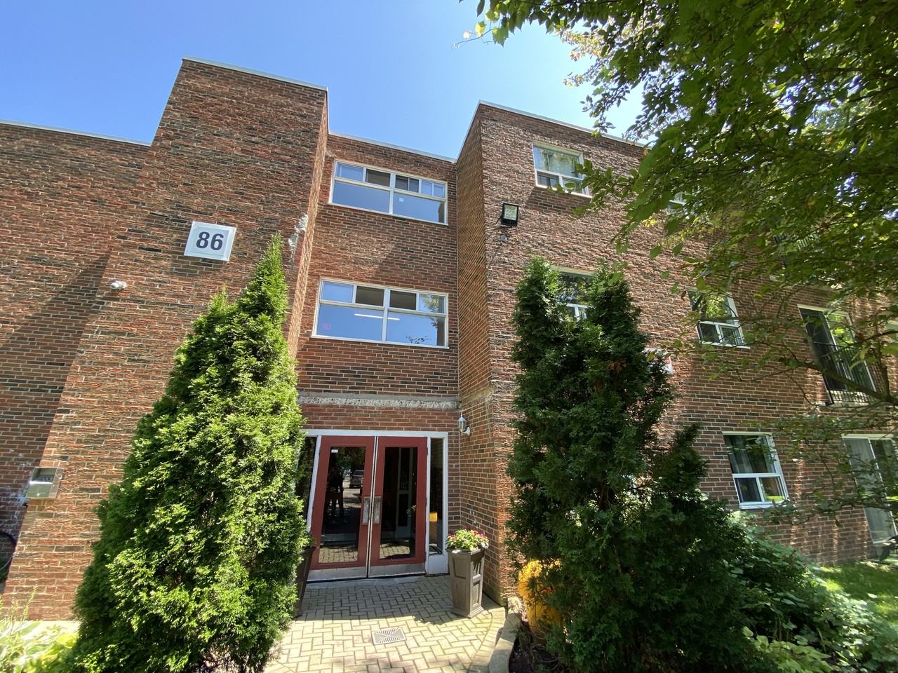 Village Court Apartments London - Photo 2 of 47