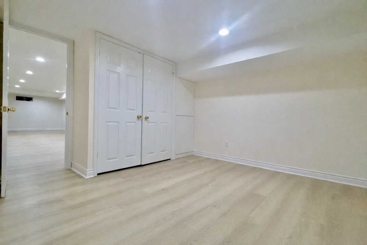 2 Lytton Boulevard - Photo 2 of 7