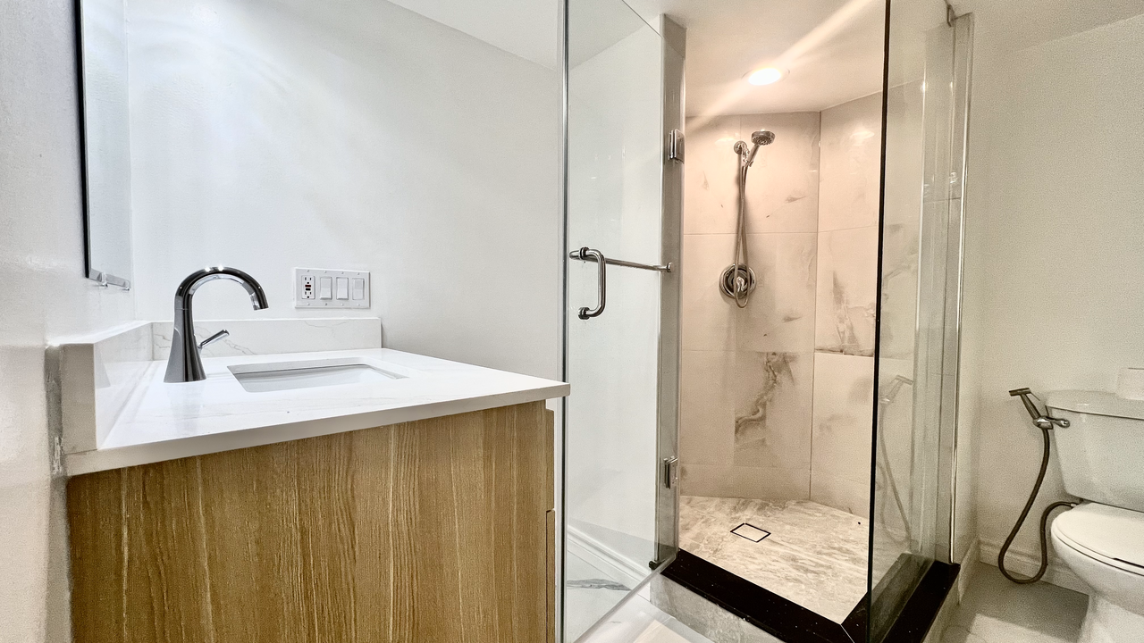 2 Lytton Boulevard - Photo 4 of 7