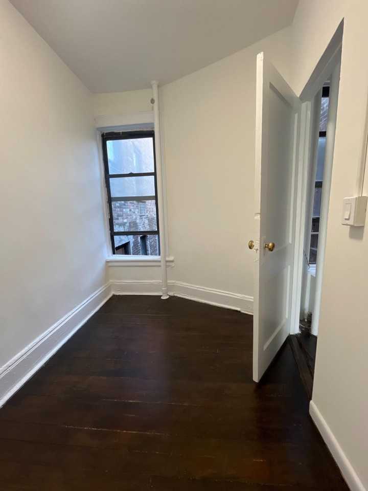 York Ave #5E - Photo 2 of 3