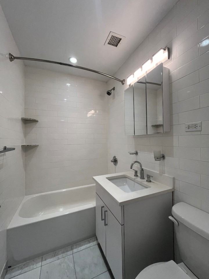 E 56th St #4F - Photo 6 of 7