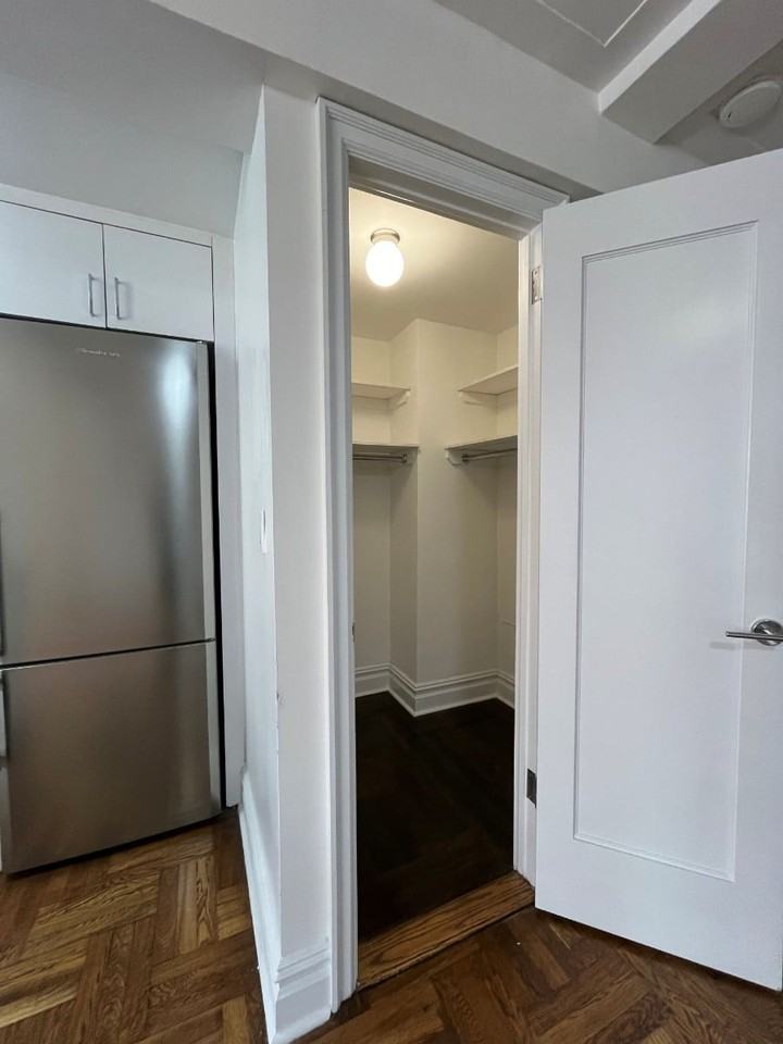 E 38th St #PHD - Photo 2 of 7