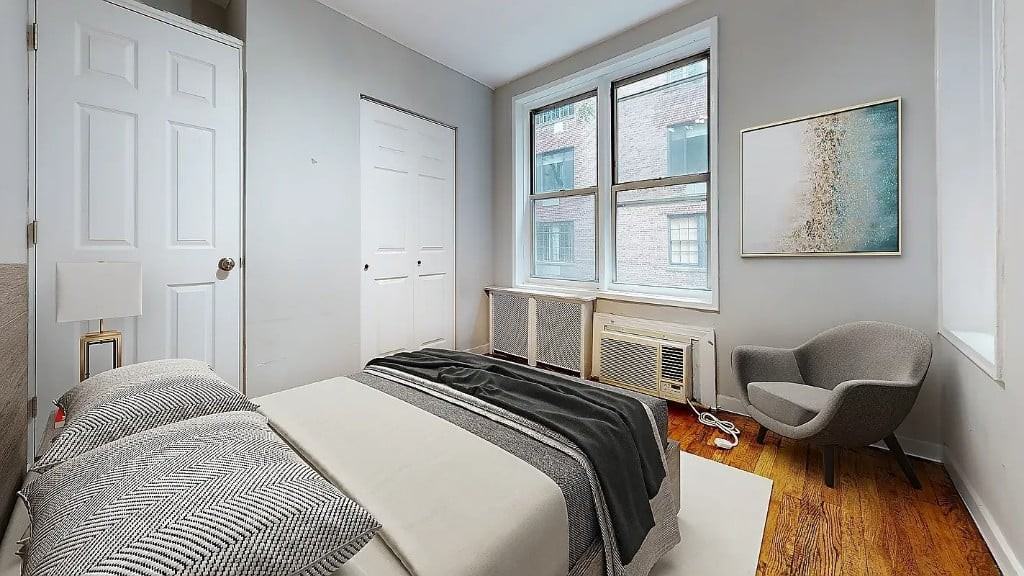 E 58th St #2F - Photo 4 of 8