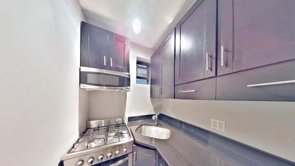 230 E 32nd St #1C - Photo 5 of 6