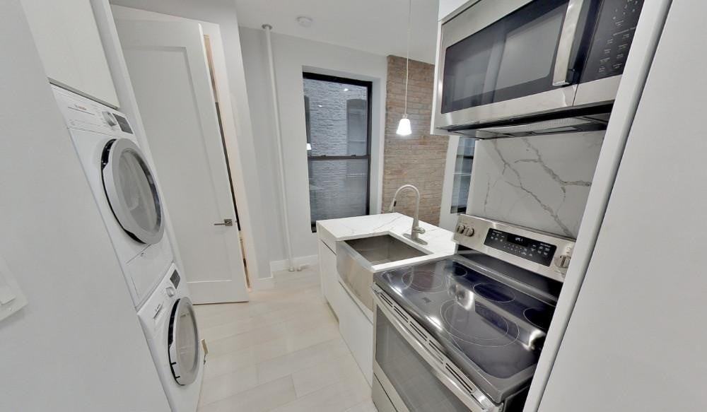 E 18th St #B4 - Photo 5 of 7