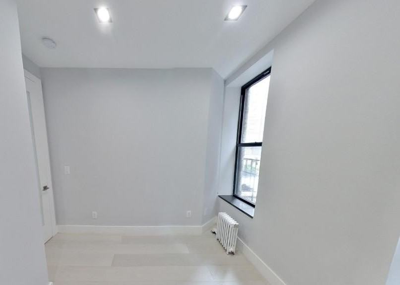 E 18th St #B4 - Photo 7 of 7