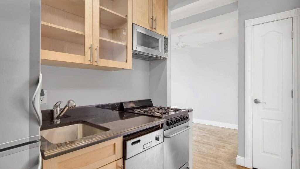 234 Mott St #12 - Photo 3 of 4