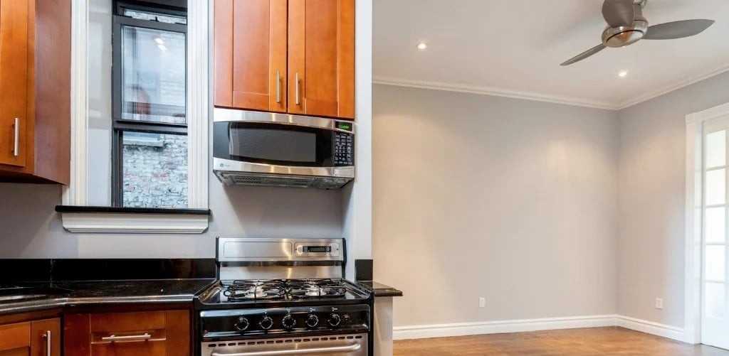 W 12th St #3A - Photo 4 of 7