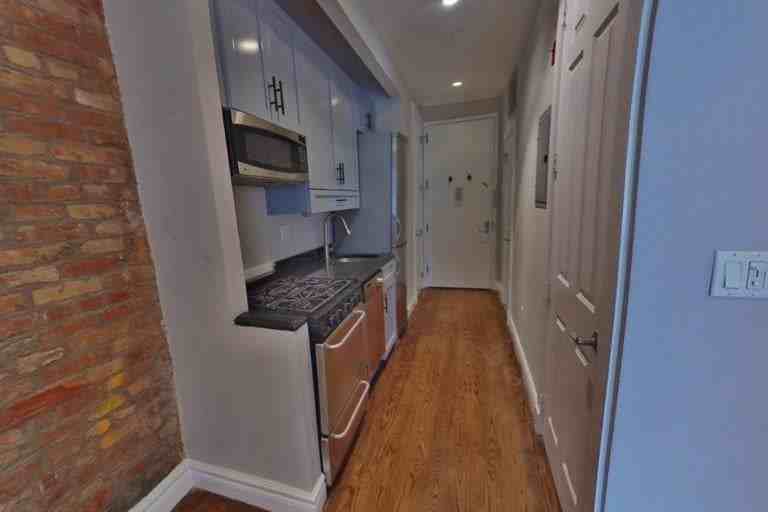 Leroy St #5A - Photo 4 of 5