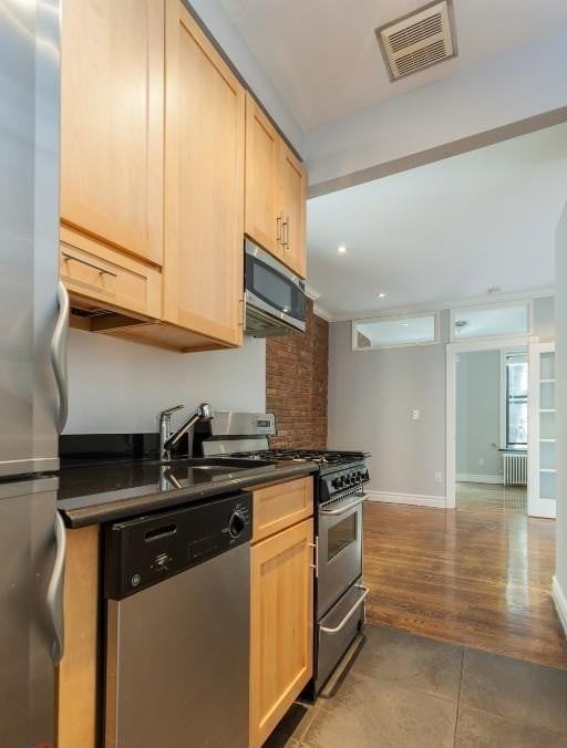 Barrow St #1W - Photo 5 of 6