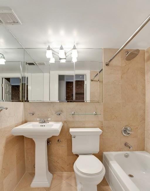 E 7th St #4 - Photo 4 of 4