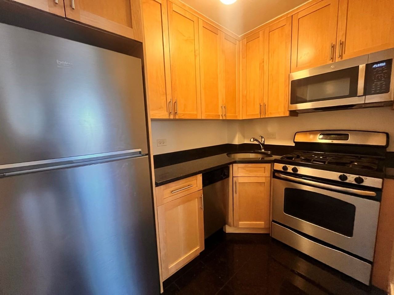 E 79th St #12O - Photo 2 of 4