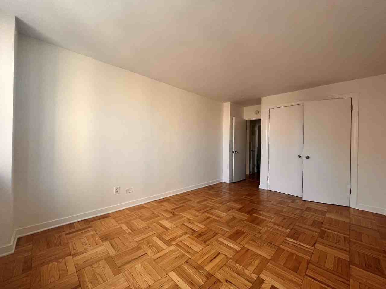 E 79th St #11U - Photo 4 of 8