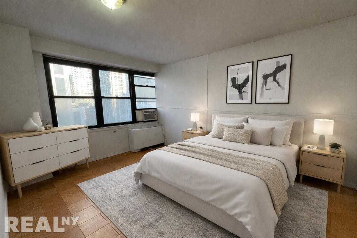 240 E 82nd St #12B - Photo 5 of 10