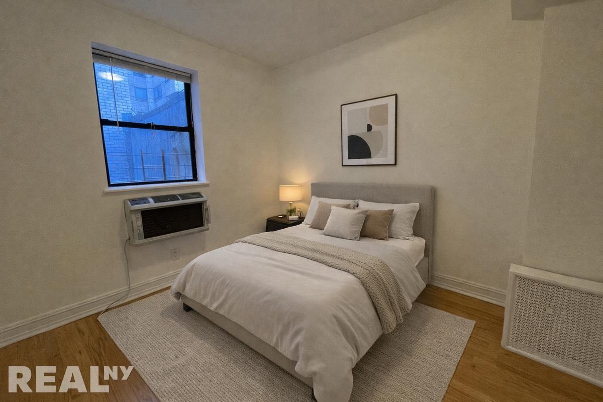 235 E 46th St #4G - Photo 3 of 8