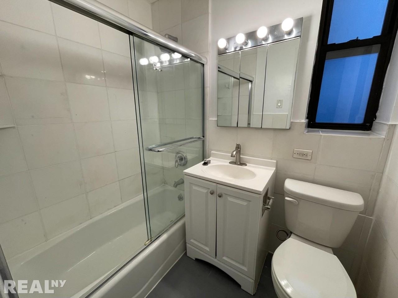 235 E 46th St #4G - Photo 5 of 8