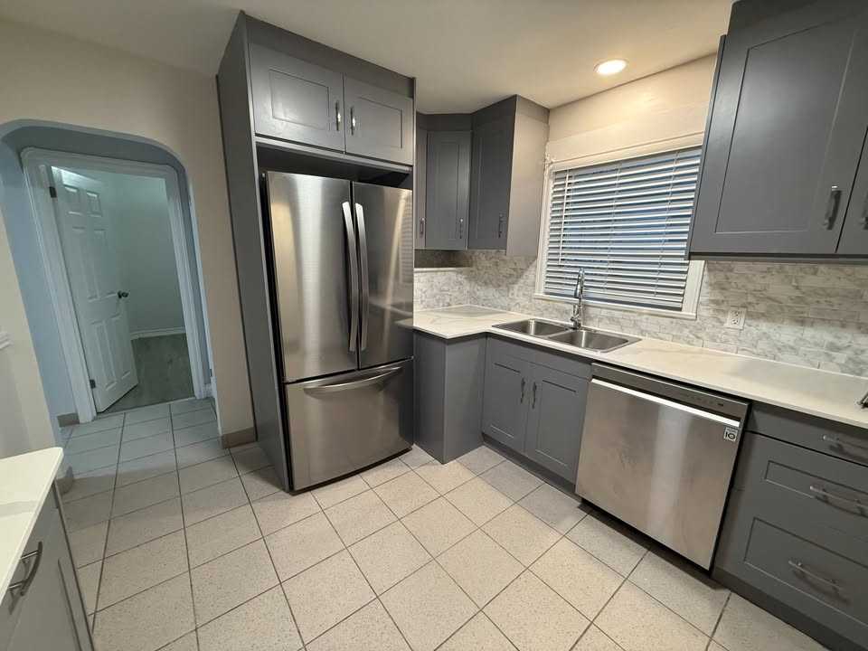 76 Holmstead Avenue - Photo 2 of 10