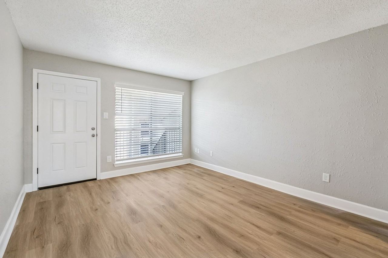 Bellecour Crossing - Photo 7 of 50