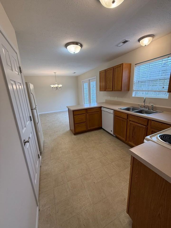 5941 Apple Valley Dr - Photo 4 of 18