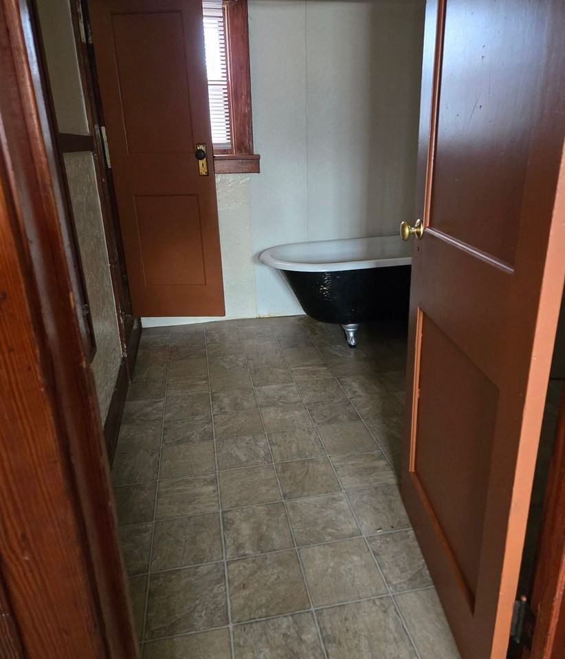 1829 Norman Ave - Photo 3 of 12