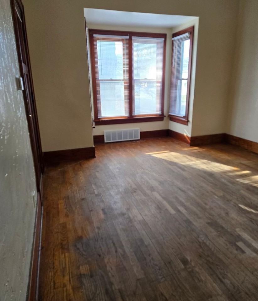 1829 Norman Ave - Photo 6 of 12