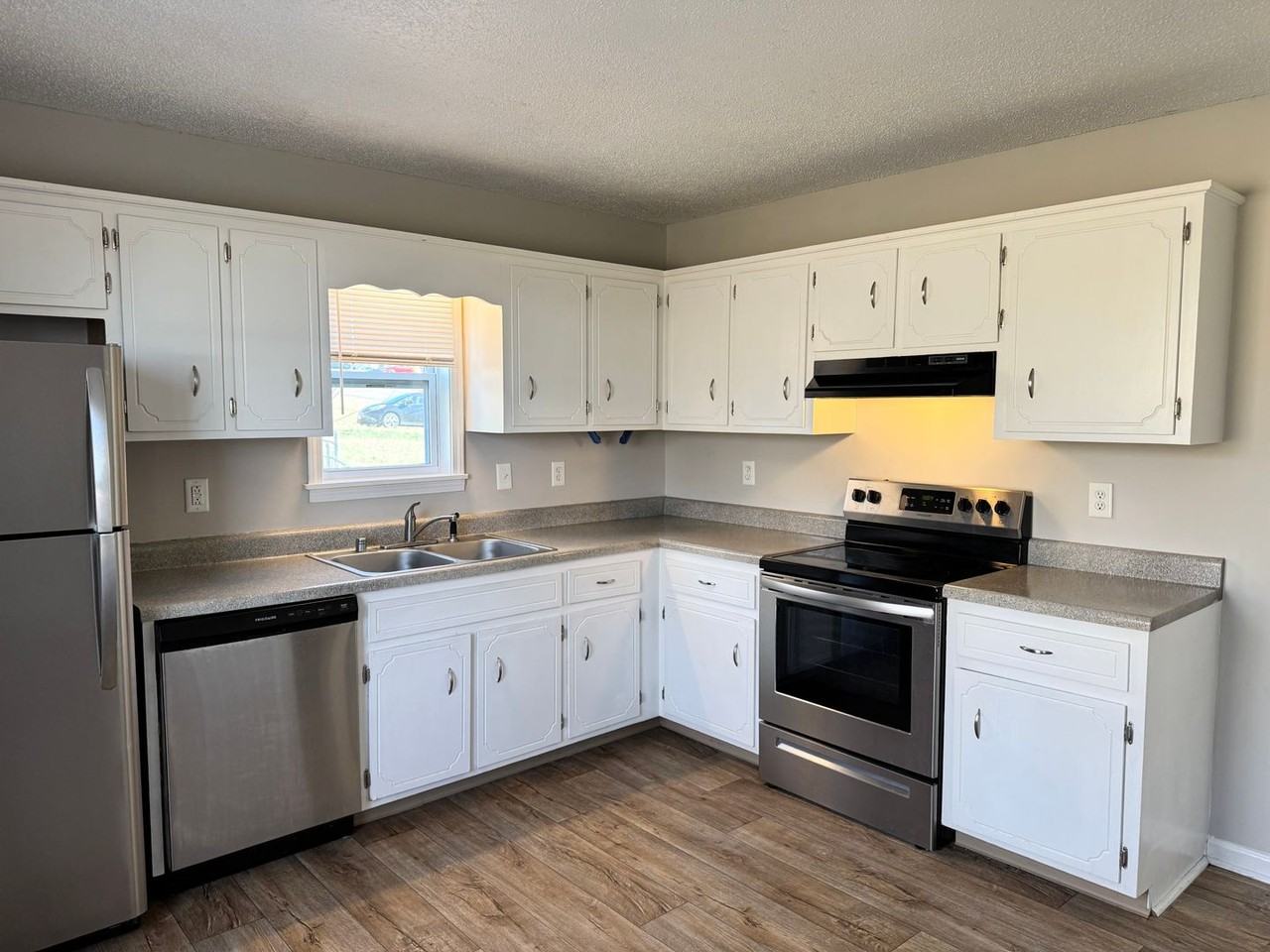 203 Golden Pond Ave - Photo 3 of 18