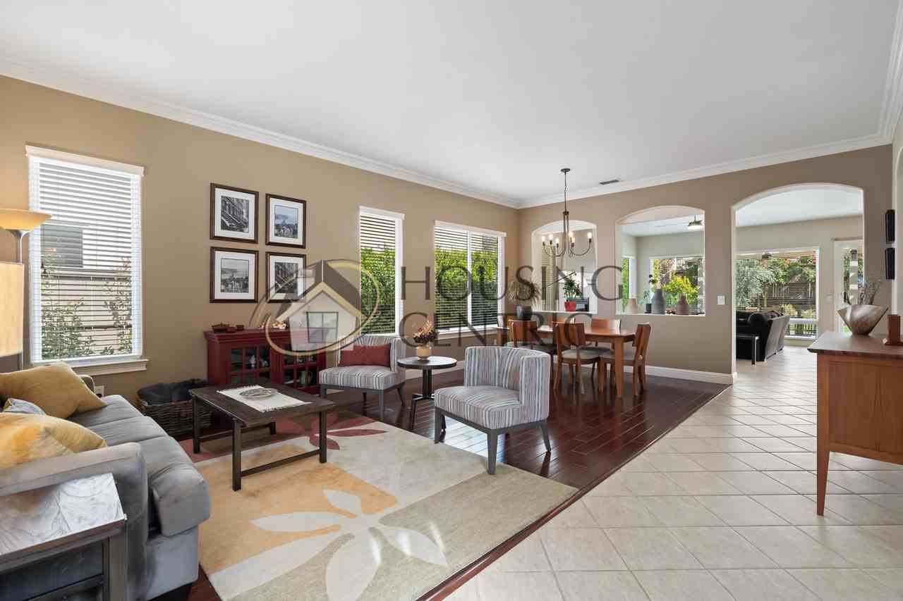 1647 Daunting Dr - Photo 4 of 50