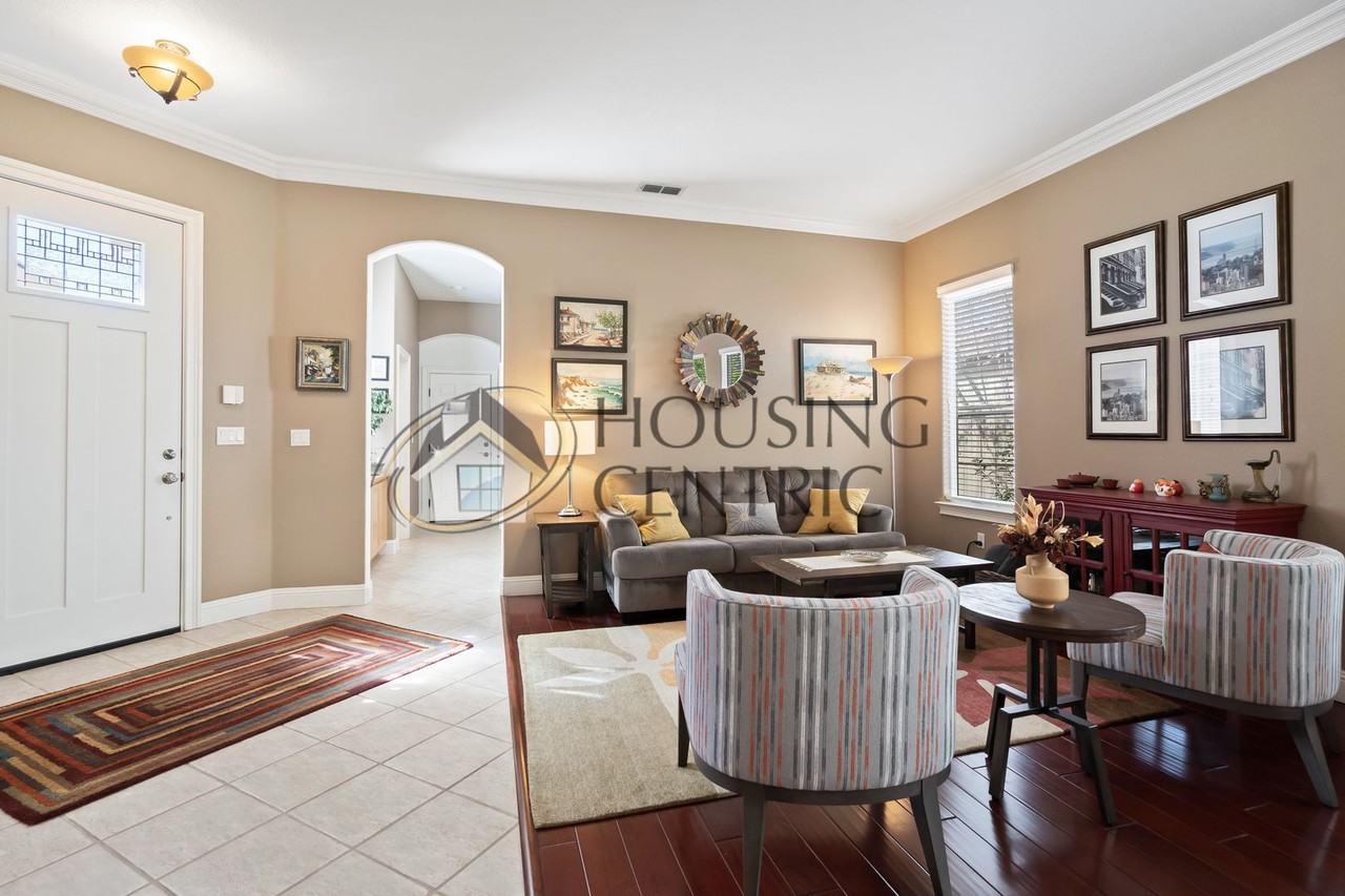 1647 Daunting Dr - Photo 6 of 50