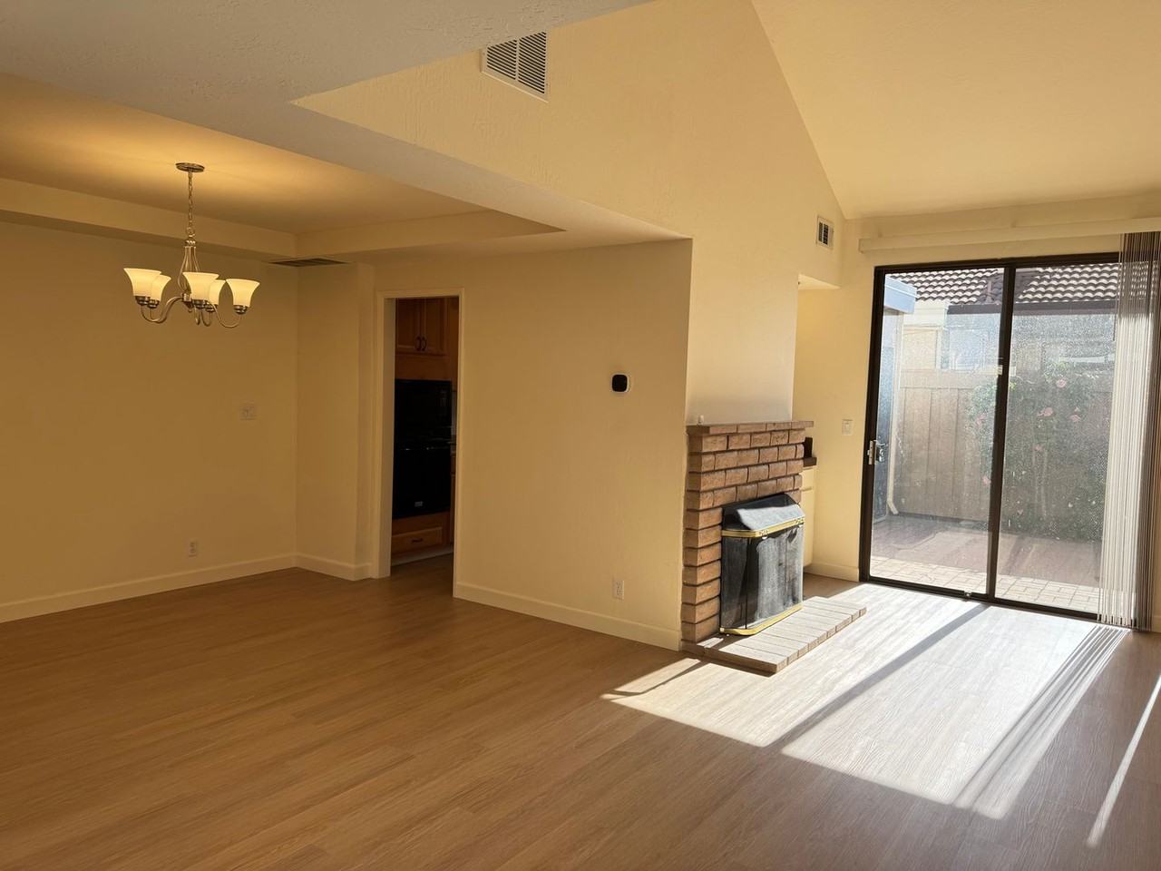 1037 Northoak Dr - Photo 6 of 29